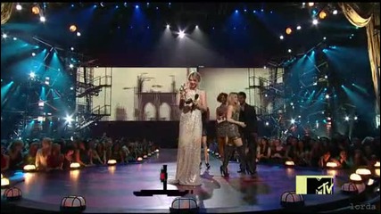 Taylor Swift - Best Female Video - You Belong With Me (2009 Mtv Vmas) ( Високо Качество )