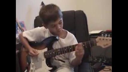 7 годишно дете свири с китара 