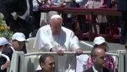 Папа Франциск е критикуван за хомофобски изказвания на среща при закрити врата
