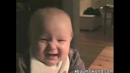 Бебе Се Смее Като Мъж