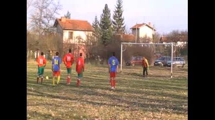 Йордан Тонев (левски Егълница) вкарва за 1:0 и къса мрежата на Бисер Ковачки (ботев Друган)