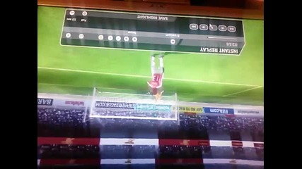 WELBECK показва на Messi как се прави