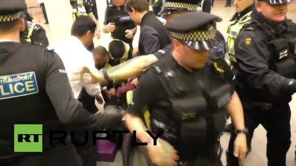 UK: Pro-refugee demo paralyses London's St. Pancras station