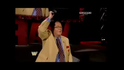 Wwe Jr бие Michael Cole със шапката си