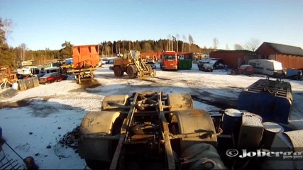 Straight pipe Scania 140 V8 drifting around in the snow