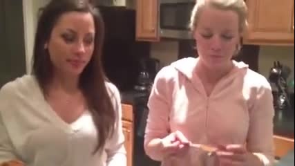 Cinnamon challenge 2 girls