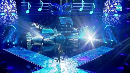 Крисия изпълняват „Let It Snow!" на Dean Martin | Маскираният певец