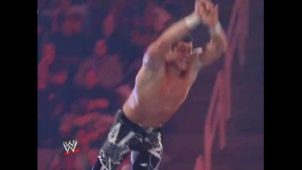 Randy Orton прави супер R K O на Evan Bourne 