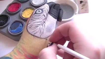 Рисуване върху ръка - папагал