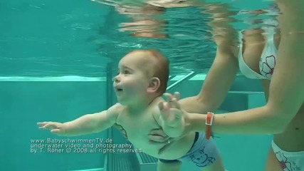 Бебенца плуват и дишат под вода