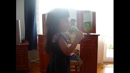 Начинаеща певица 