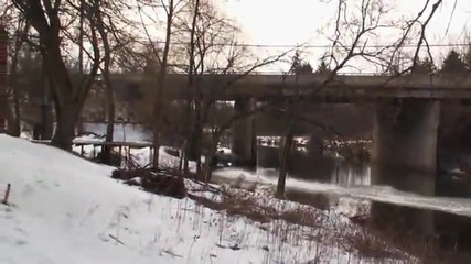 Епичен луд скок по вода с моторна шейна!