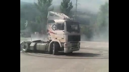 Волво шоу с камион F12 