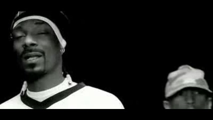 Snoop Dogg featuring Pharrell - Drop It Like It s Hot