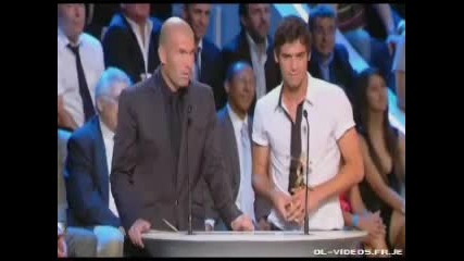 Yoann Gourcuff печели наградата за най - добър футболист на френската Liga 1