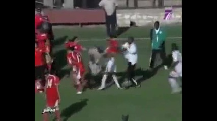 Масов женски бой по време на футболен мач 