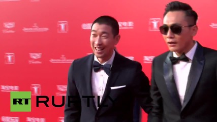 Джеки Чан и Майк Тайсън на червения килим по време на Международния филмов фестивал в Шанхай