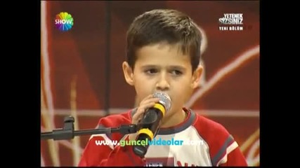 Турция търси таланти - Момче на 8г разплаква публиката вижте сами 