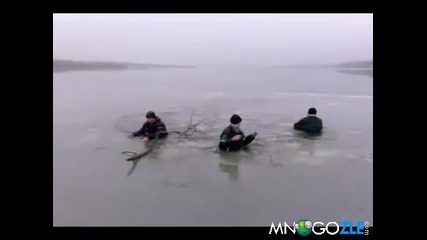 Лед езеро колело и идиоти