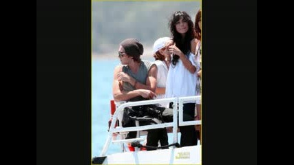 Zac Efron And Vanessa Hudgens Out In Sydney, Australia