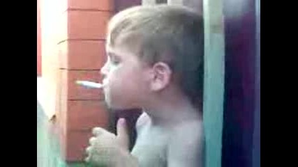 хлапе пуши цигара (смях)