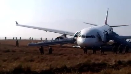 Турски самолет катастрофира при излитане в Непал - 1