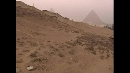 Египетските пирамиди са построени не от роби, а от свободни хора. 