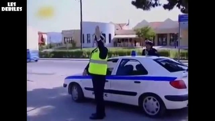 Глупавият полицай