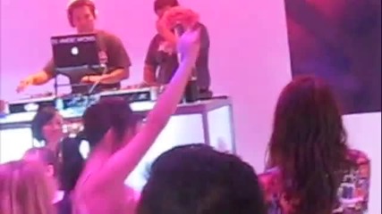 Selena Gomez Dances To Katy Perry! (bop & Tiger Beat)