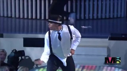 Страхотно шоу на Chris Brown & Rihanna по време на песните - Wall to wall,  Umbrella,  Kiss,  Kiss