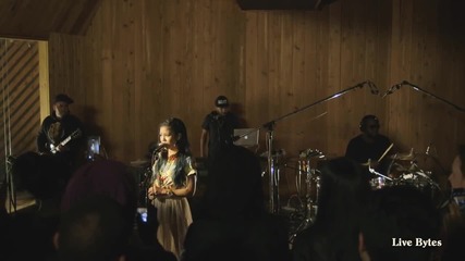 Jhene Aiko Performs-stranger