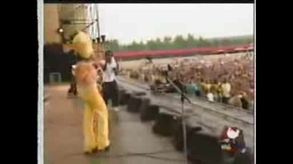 Erykah Badu ft. The Roots - You Got Me Live in Woodstock 1999