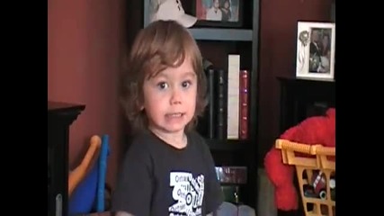 2 годишно детенце `пее` на Джъстин Baby и други номера показва ;дд