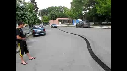 Бмв се опитва да пали гуми 01