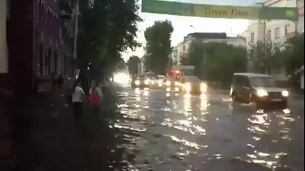 Руснаците се кефят дори и на наводнението