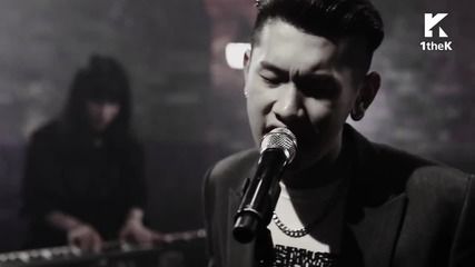 Превод! Crush - Hug Me Acoustic Version