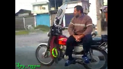Така се кара мотор в Иран 