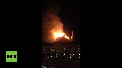 Русия: Огромни пламъци се извиват над сграда в град Грозни