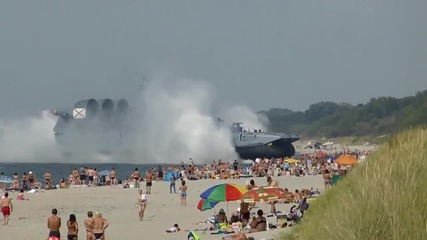 Ужас ! Кораб се врязва в плаж