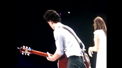 [niley] Nick Jonas And Miley Cyrus - Before the Storm - Live in Arlington, Tx2