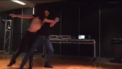 Двойка танцува бачата - Rolling in the deep