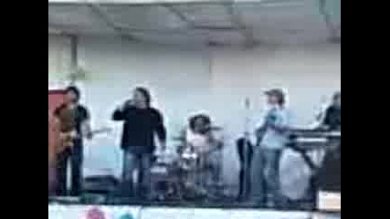rock grupata vatticana svirqt v selo Totleben 4