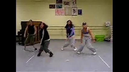 Готини момичета танцуват хип хоп