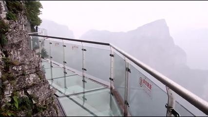 Стъклена пътека в планината Тианмен, Китай