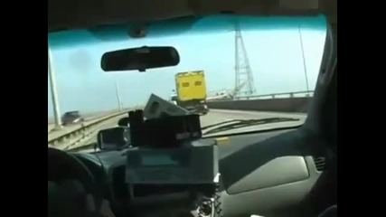 Този шофьор е ненормален, смях