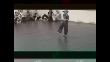 Дете Играе Страхотно Хип Хоп