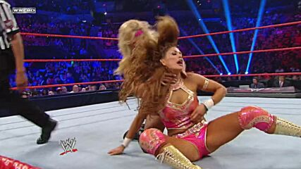 Beth Phoenix vs. Eve Torres – Divas Title Match: WWE Vengeance 2011 (Full Match)