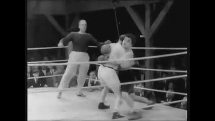 Чарли Чаплин се боксира на ринга! Смях!