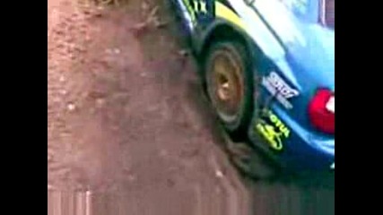 rc car върти гуми в кал