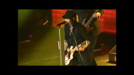 Three Days Grace - I Hate Everything About You (live, 2010) 